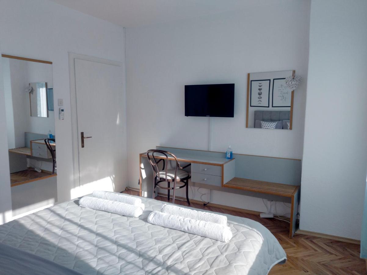 The House Apartments & Guest Rooms オフリド エクステリア 写真
